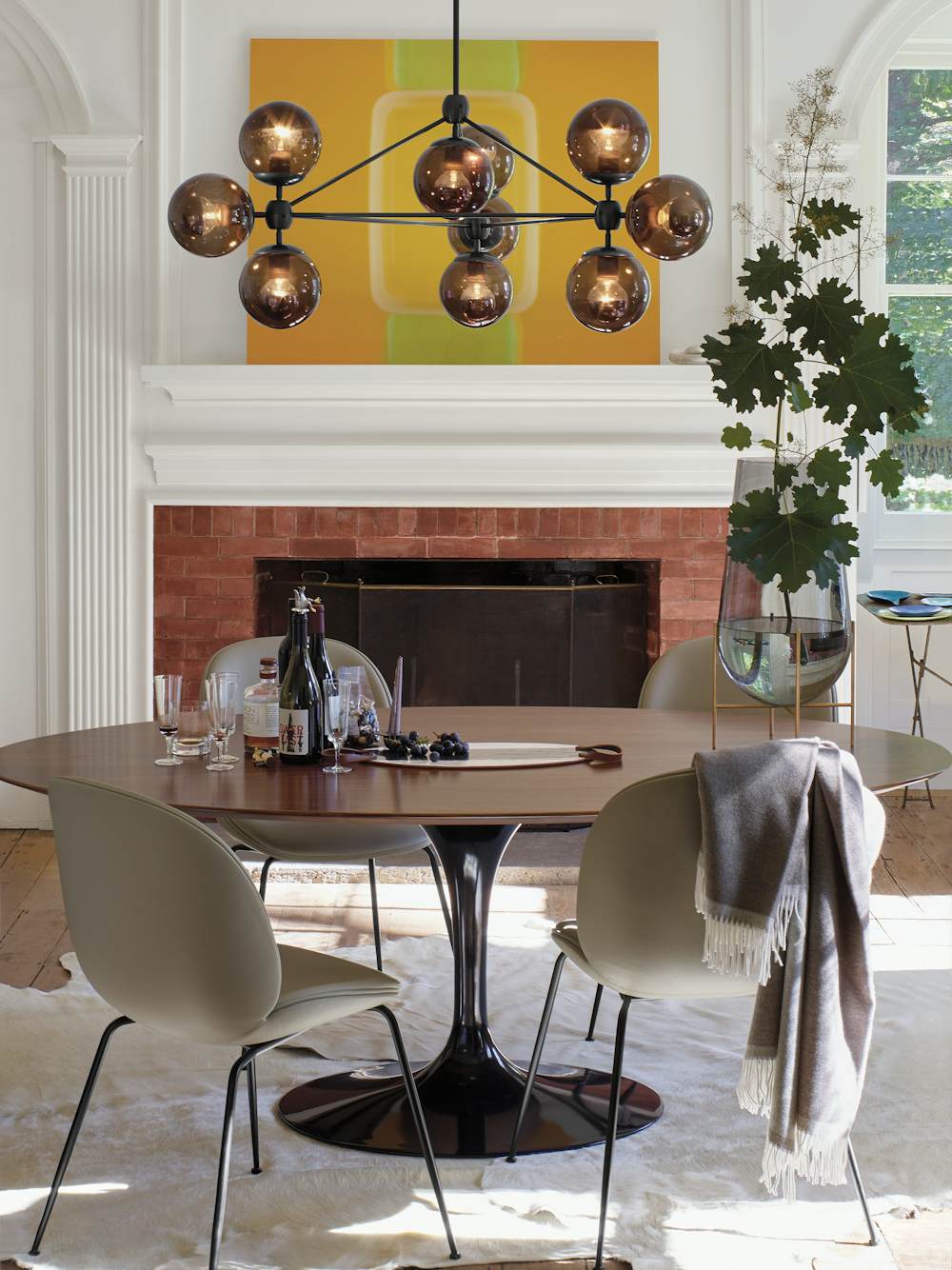 Saarinen Oval Dining Table 78 with Beetle Side Chairs