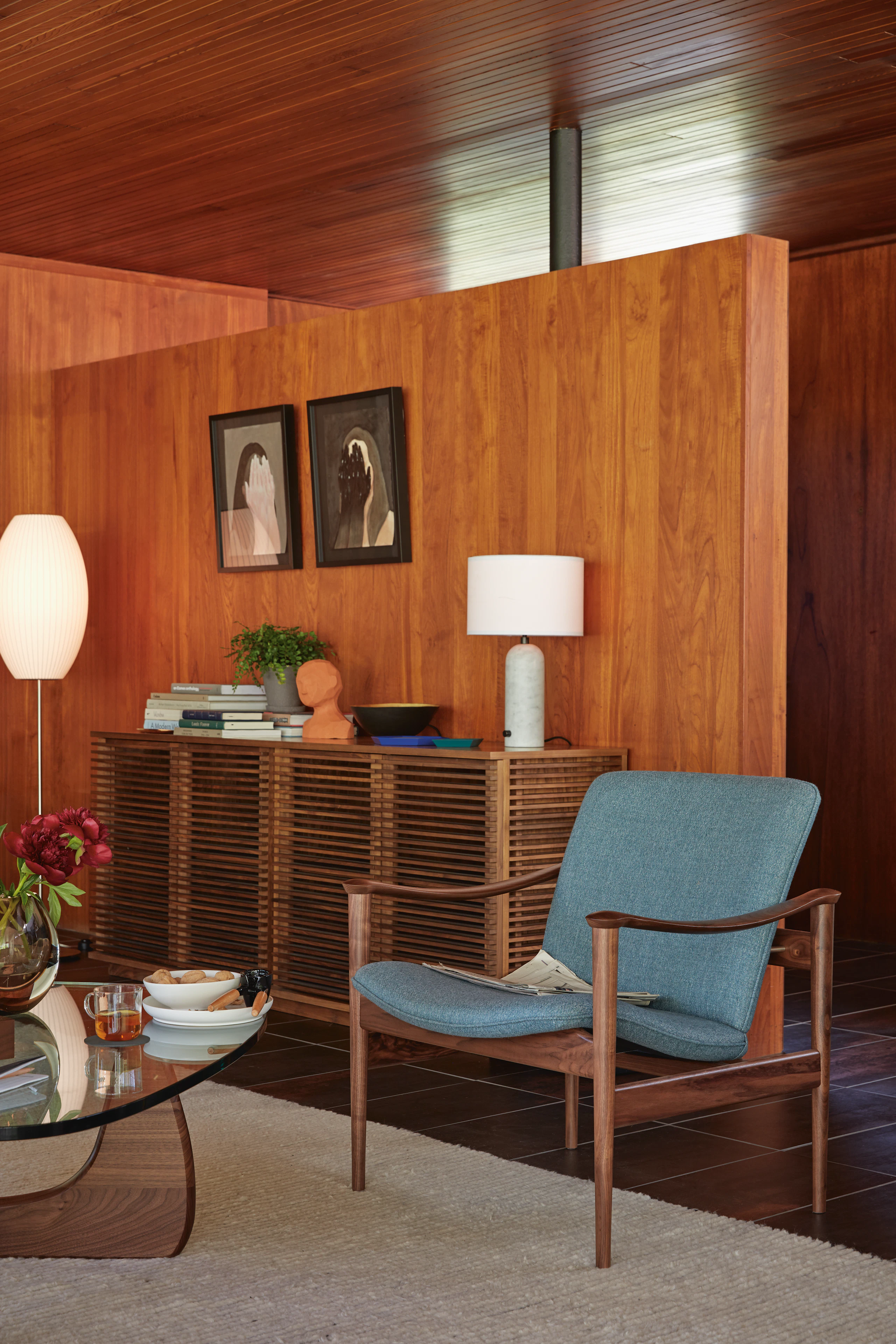 Modell 711 Chair with Line Credenza