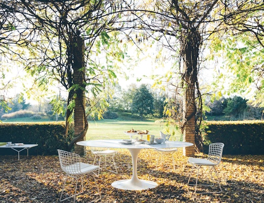 Saarinen Table and Bertoia Side Chairs Knoll Saarinen Saarinen Table and Bertoia Side Chairs