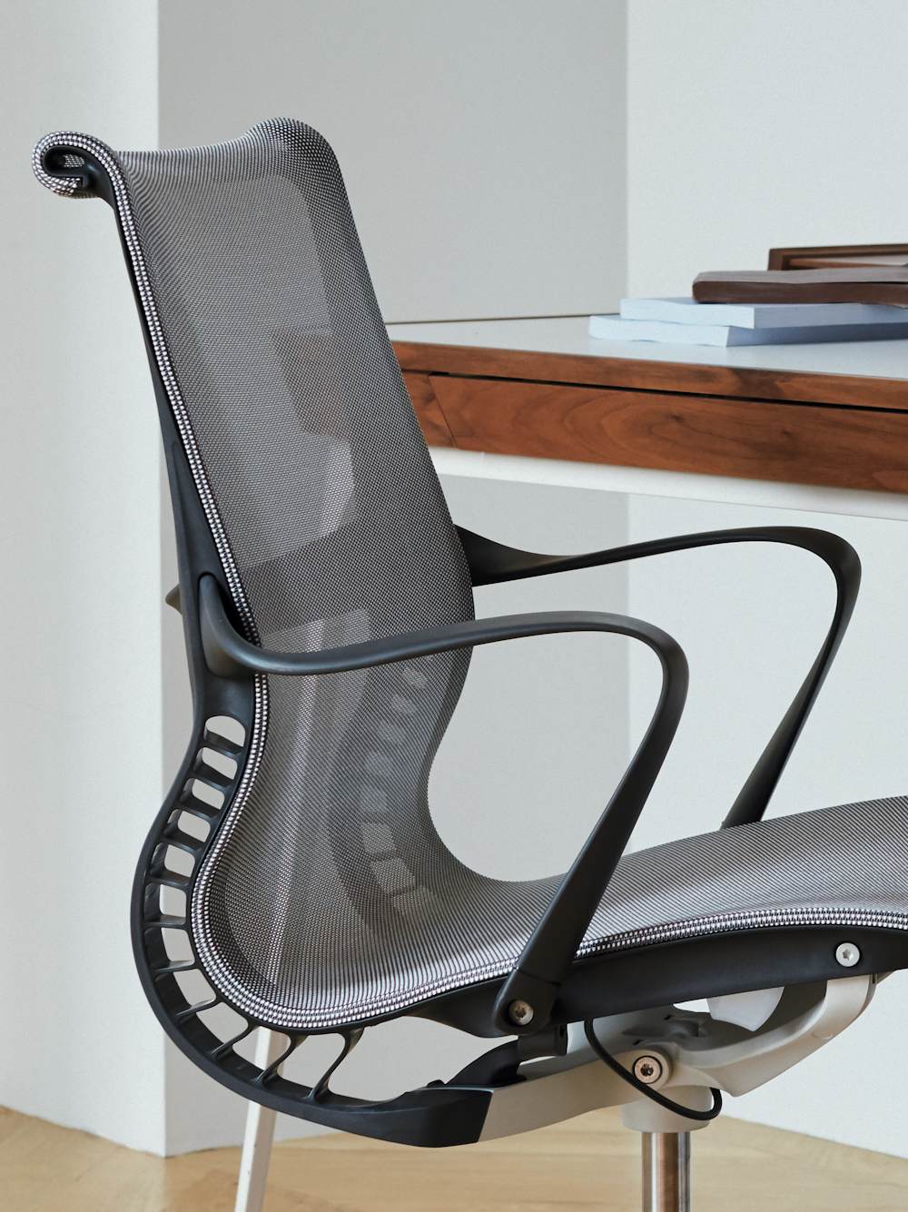 Airia Desk with Setu Chair