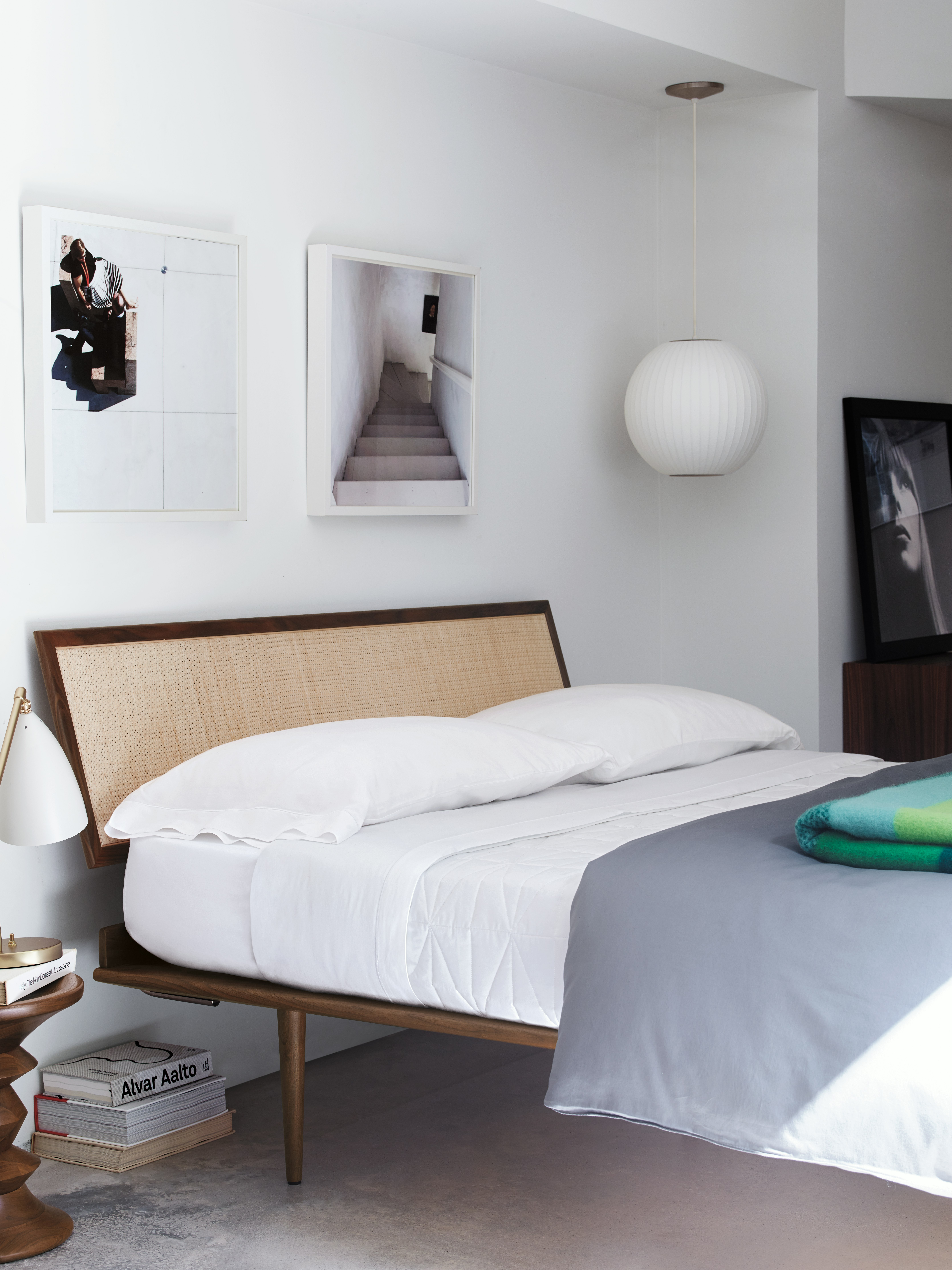 Nelson Thin Edge Bed