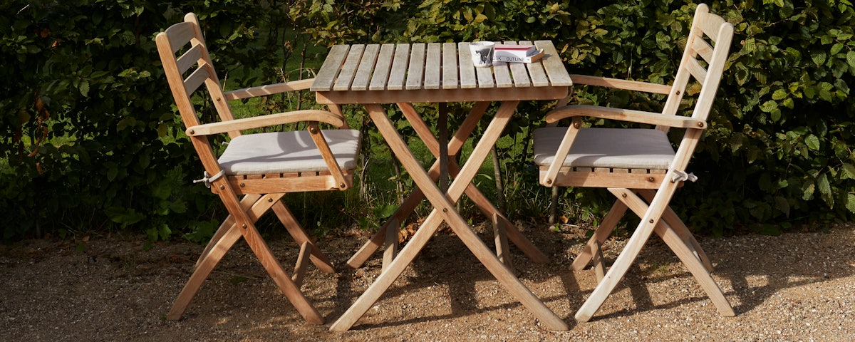 Selandia Dining Chair Cushions on Selandia Dining Chairs surrounding a Selandia Dining Table in an outdoor setting
