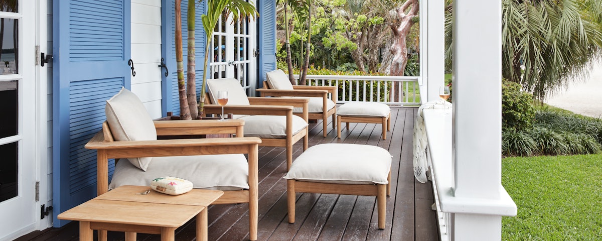 Terassi Lounge Chairs in an outdoor setting