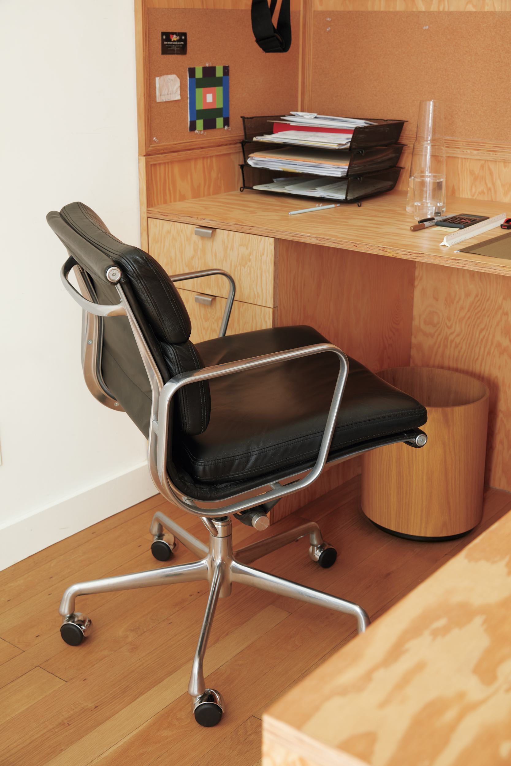 Eames Soft Pad Group Management Chair with No Arms for Herman Miller