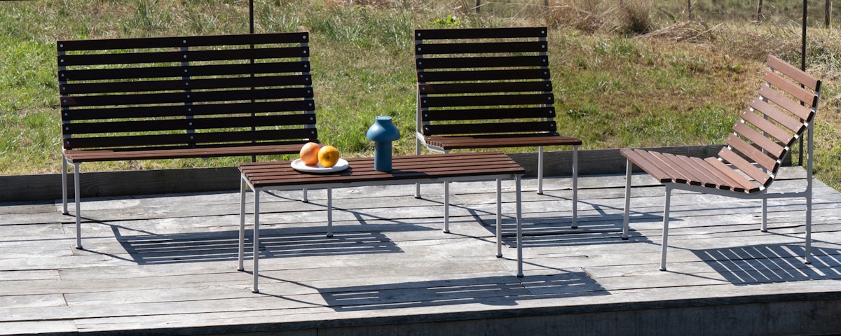 Traverse Bench and chairs at a poolside setting