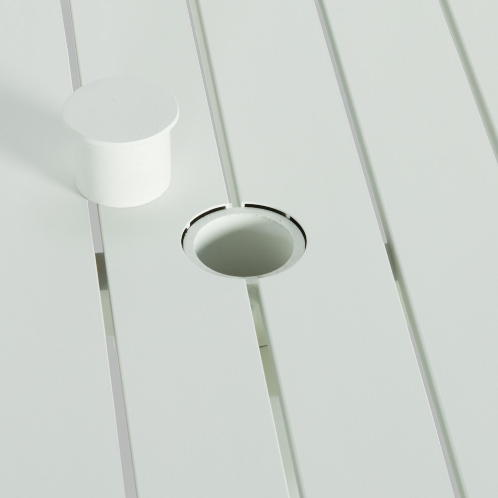 EOS Pedestal Table