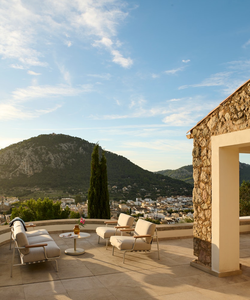 Settle Outdoor Lounge Chair