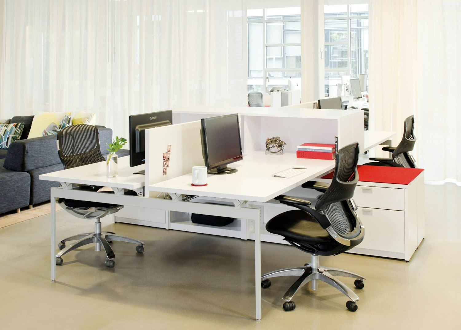 Knoll Antenna Workspaces and Template Storage for Open Plan Offices