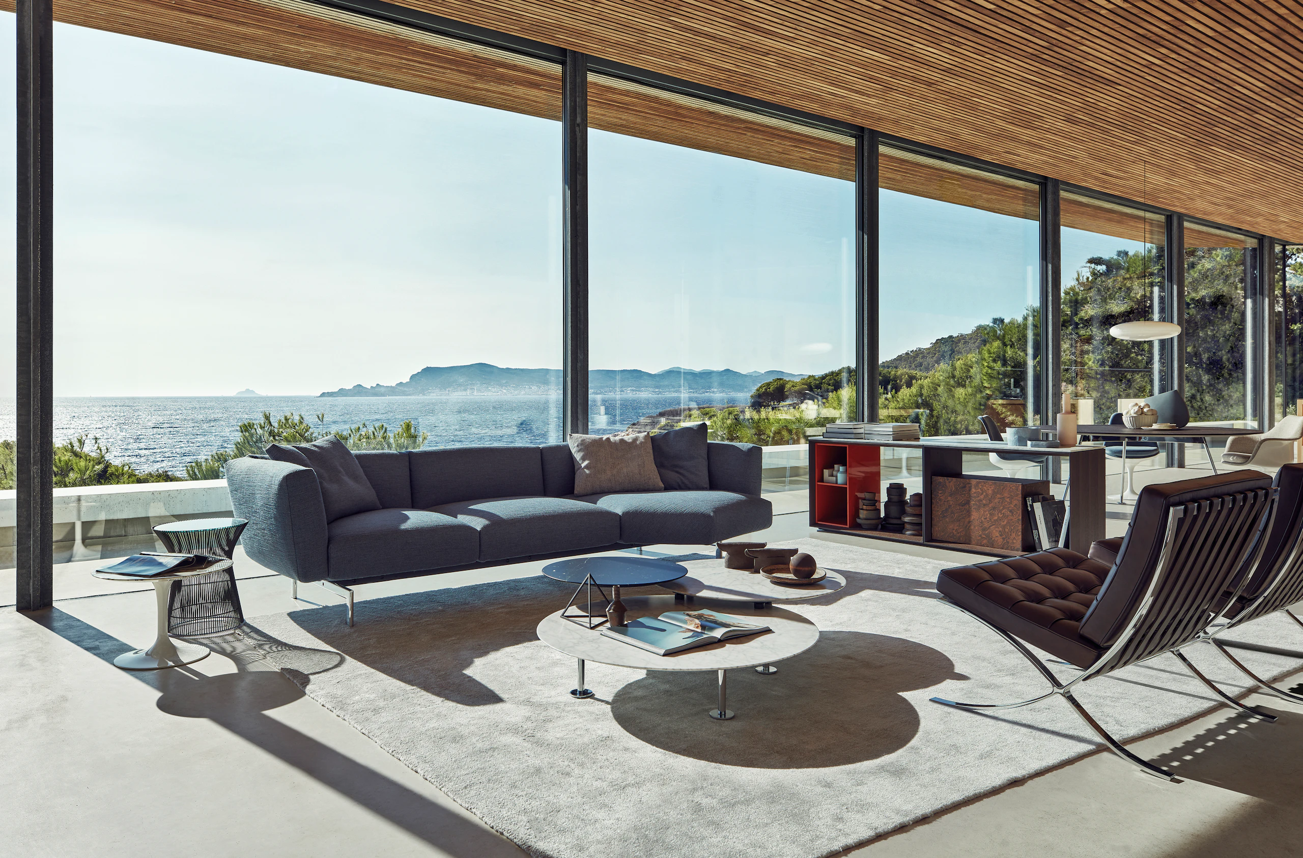 avio sofa grasshopper low tables piero lissoni barcelona chair ludwig mies van der rohe side table eero saarinen warren platner