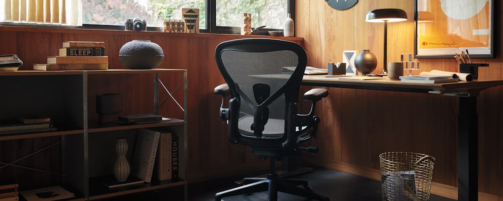 Aeron Aeron Onyx Chair at Renew Desk in home officeDeluxe Chair at Renew Desk in home office