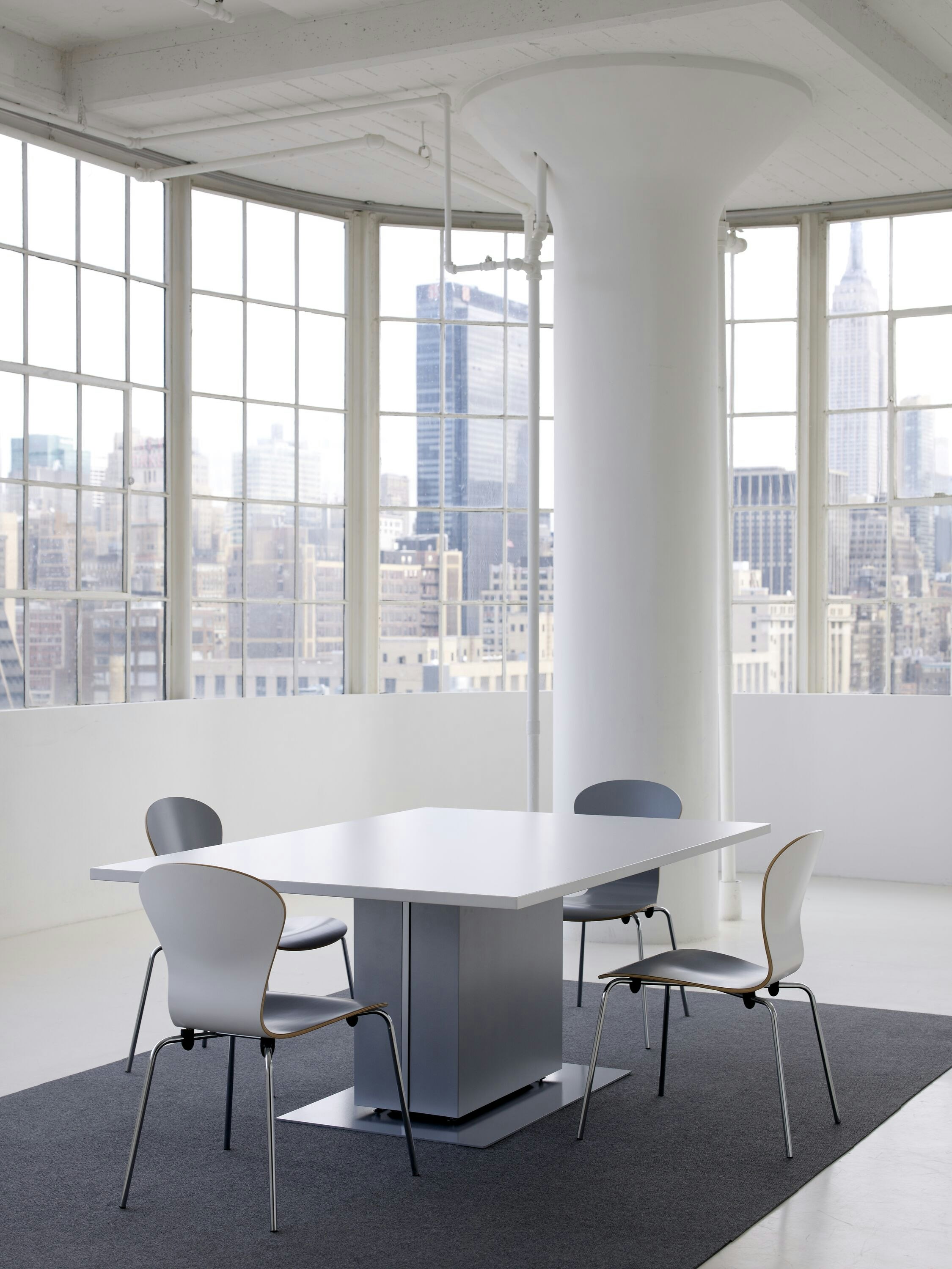 Sprite Stacking Chair | Knoll