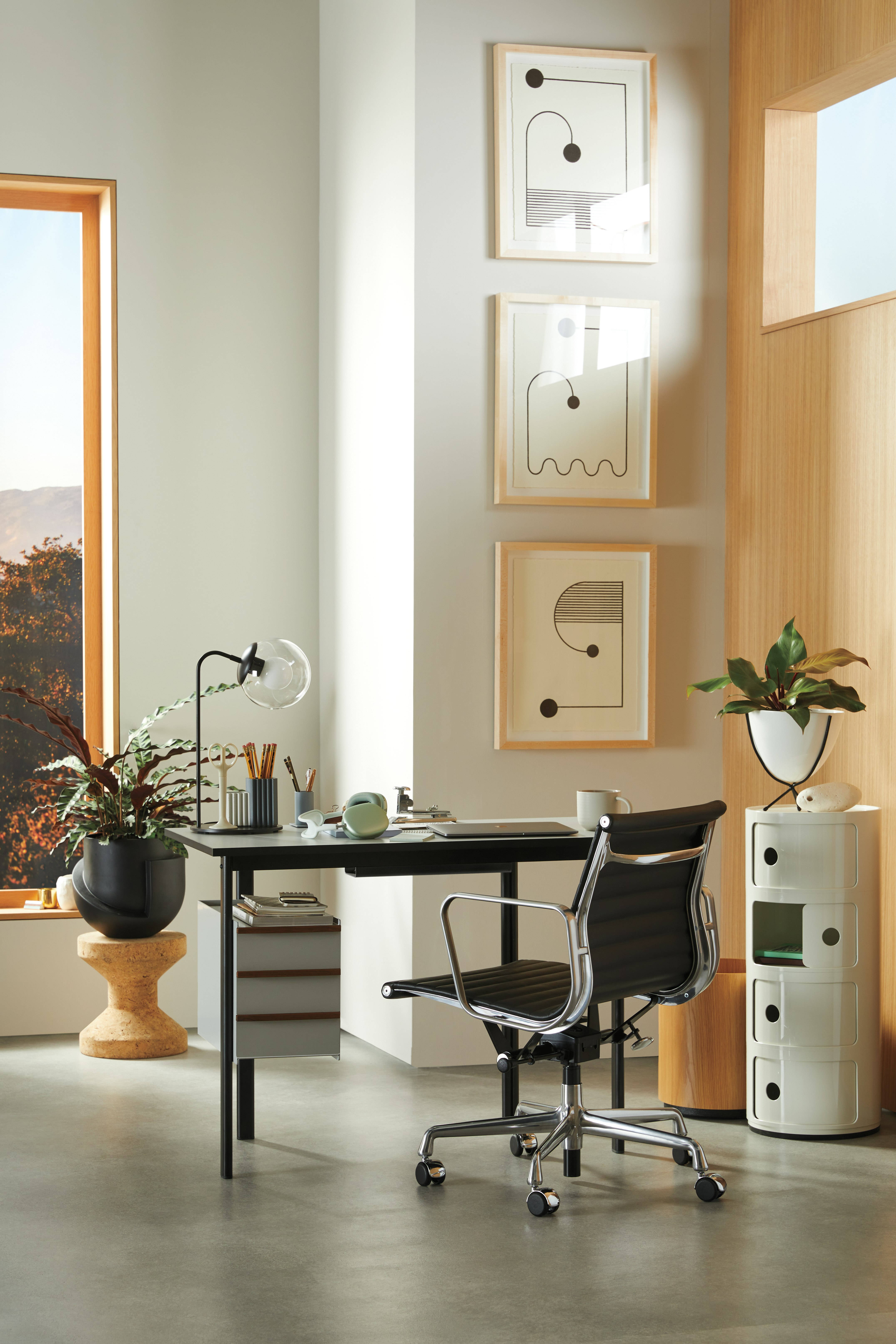 Mode Desk with EAG Chair