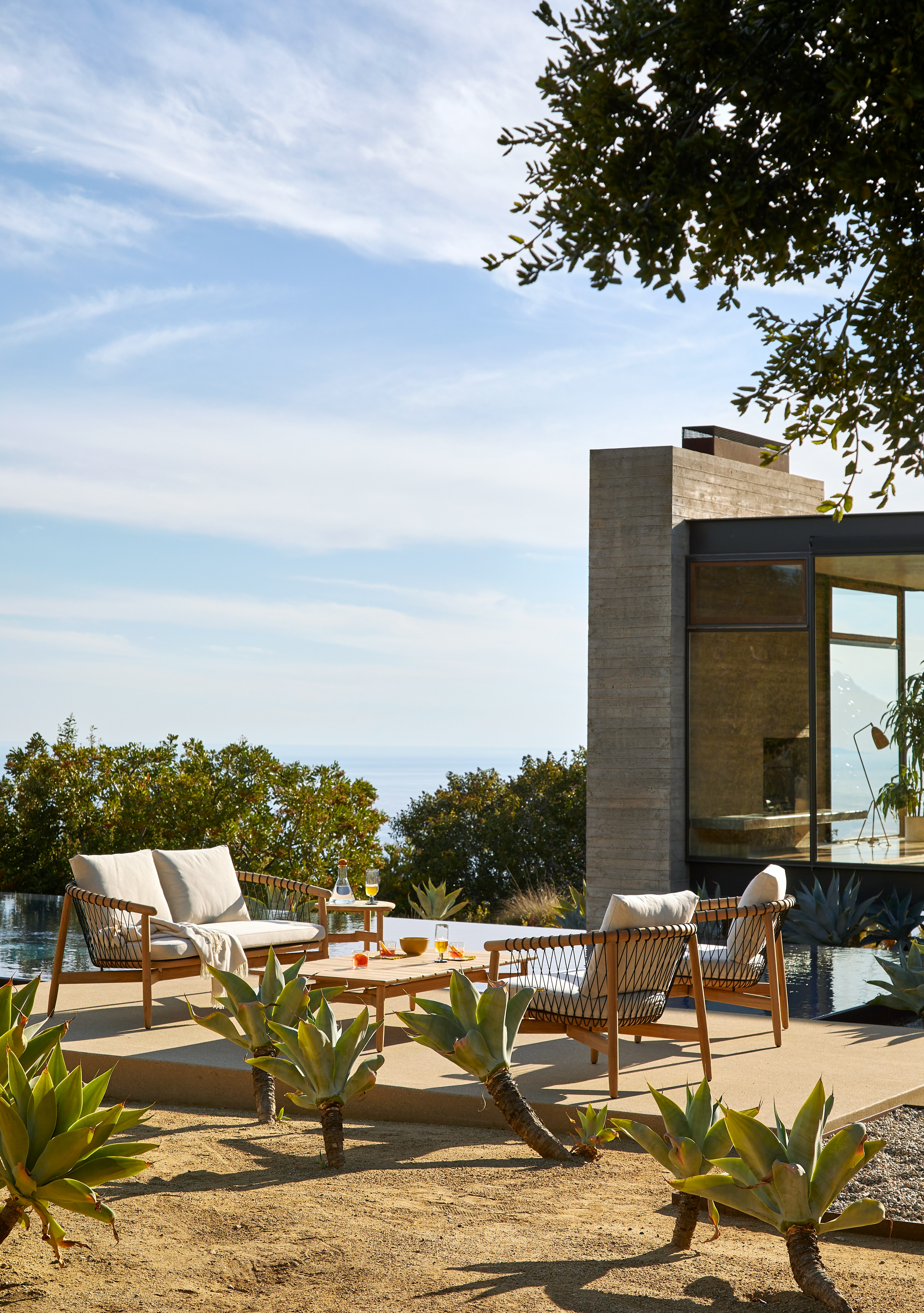 Crosshatch Outdoor Lounge Chair