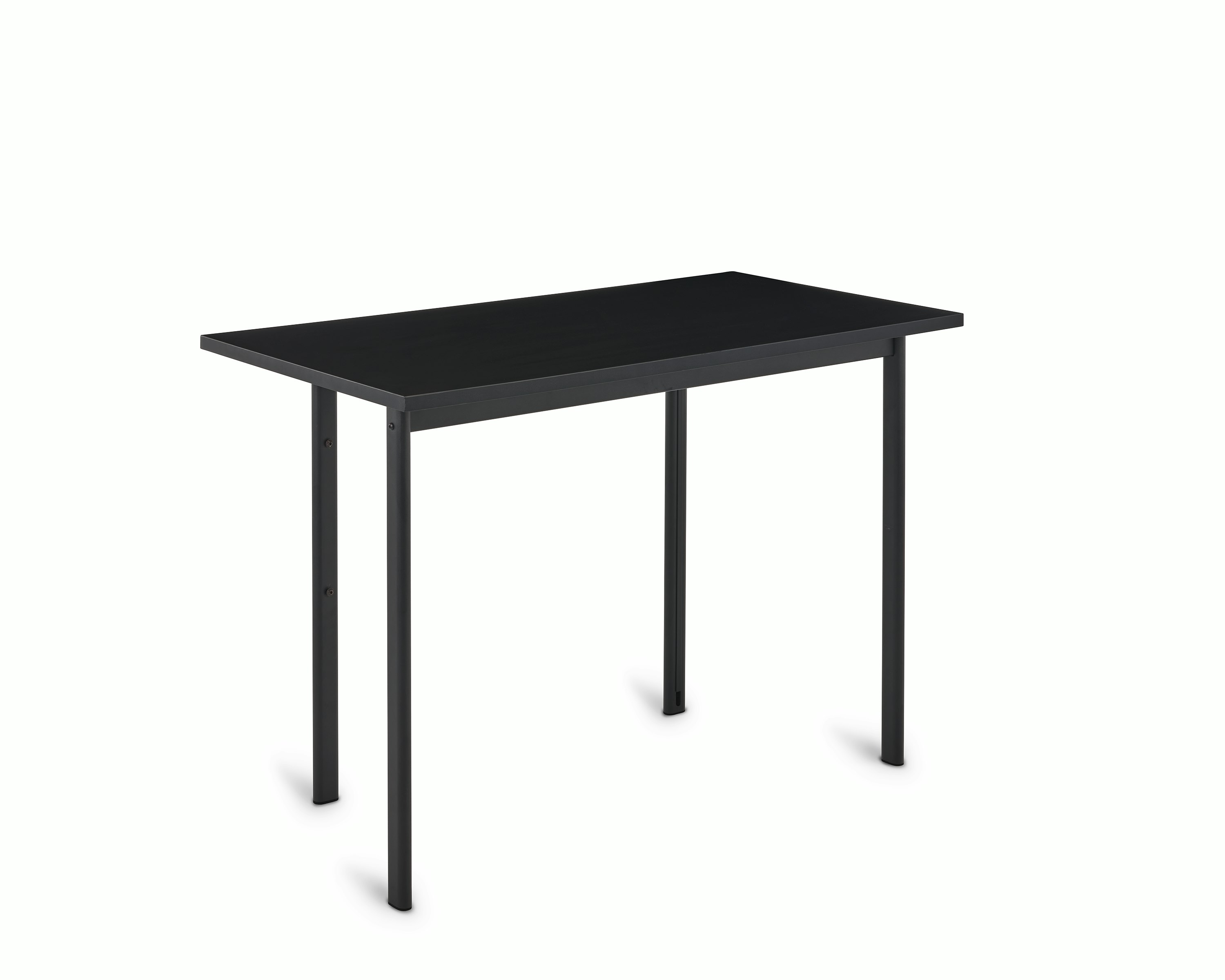 Mode desk in all black.