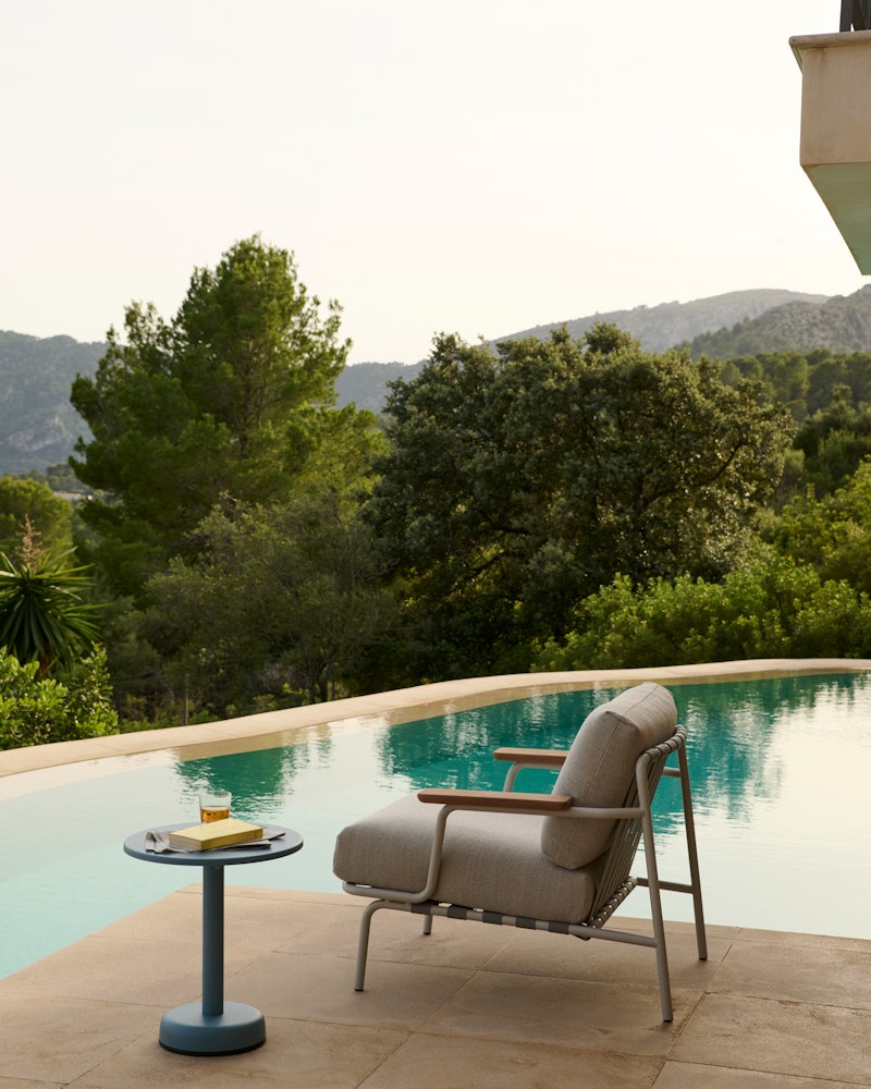 Settle Outdoor Lounge Chair