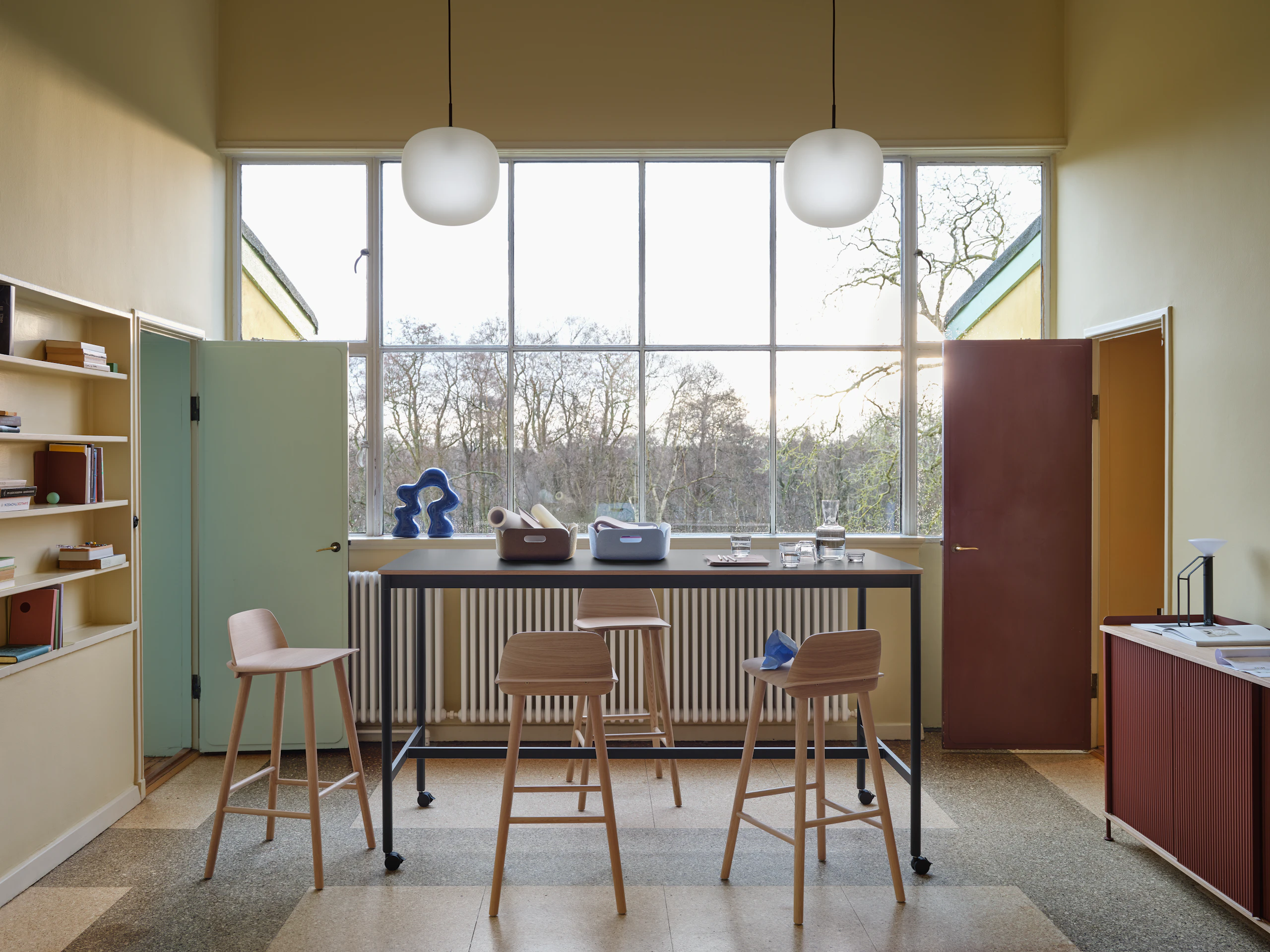 Base High Table Lifestyle Image