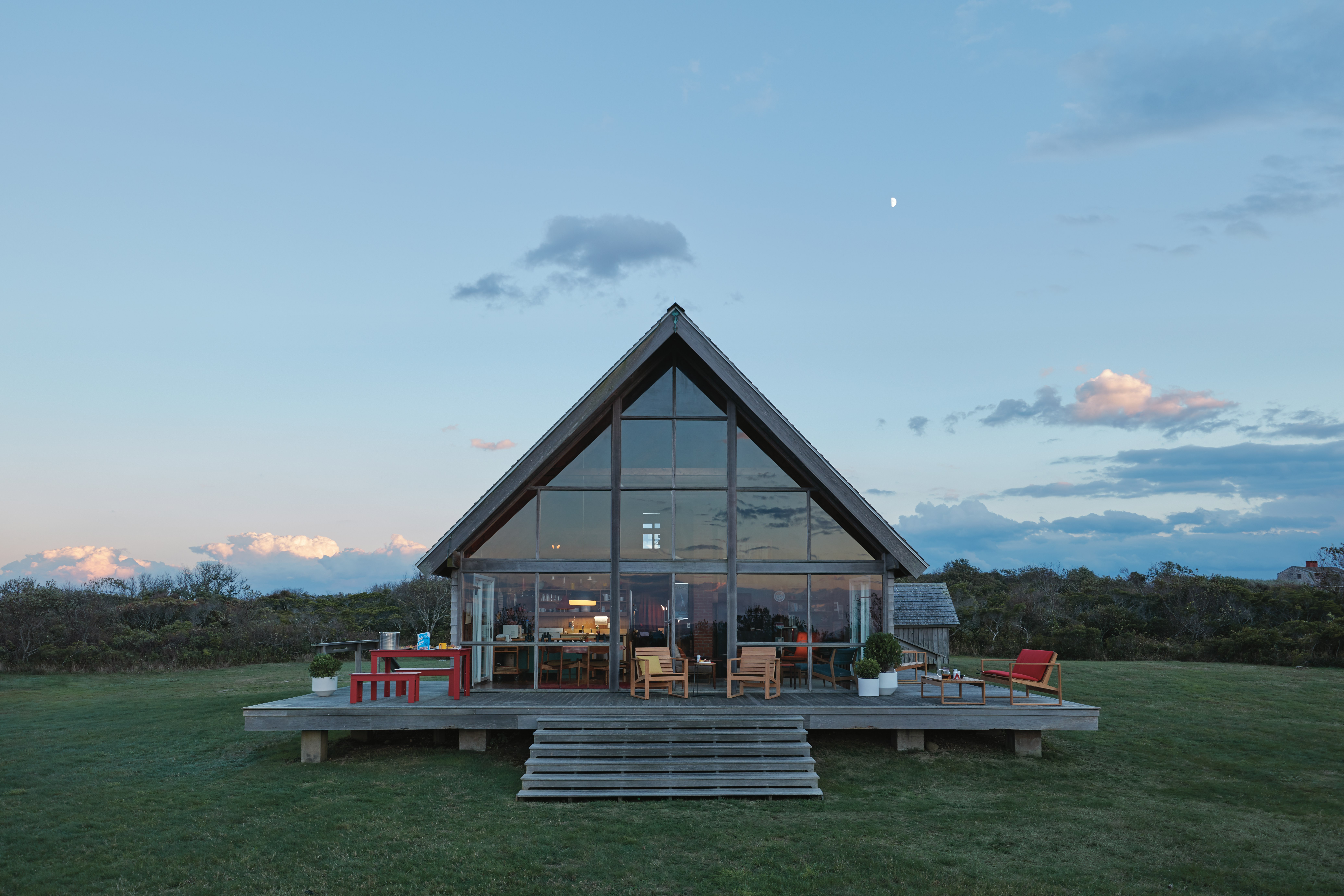 Lollygagger Picnic Table