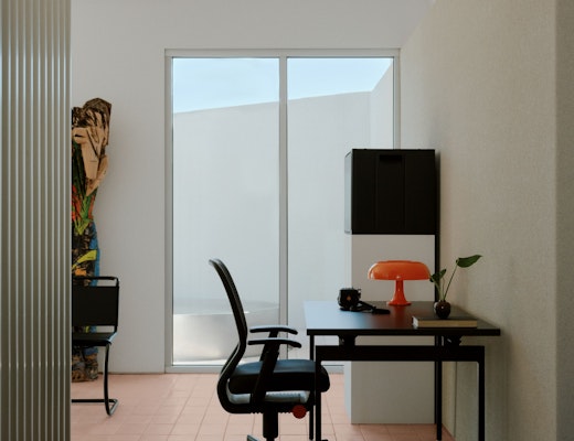 Newson Task Chair with Antenna Desk Newson Task Chair Antenna Desk