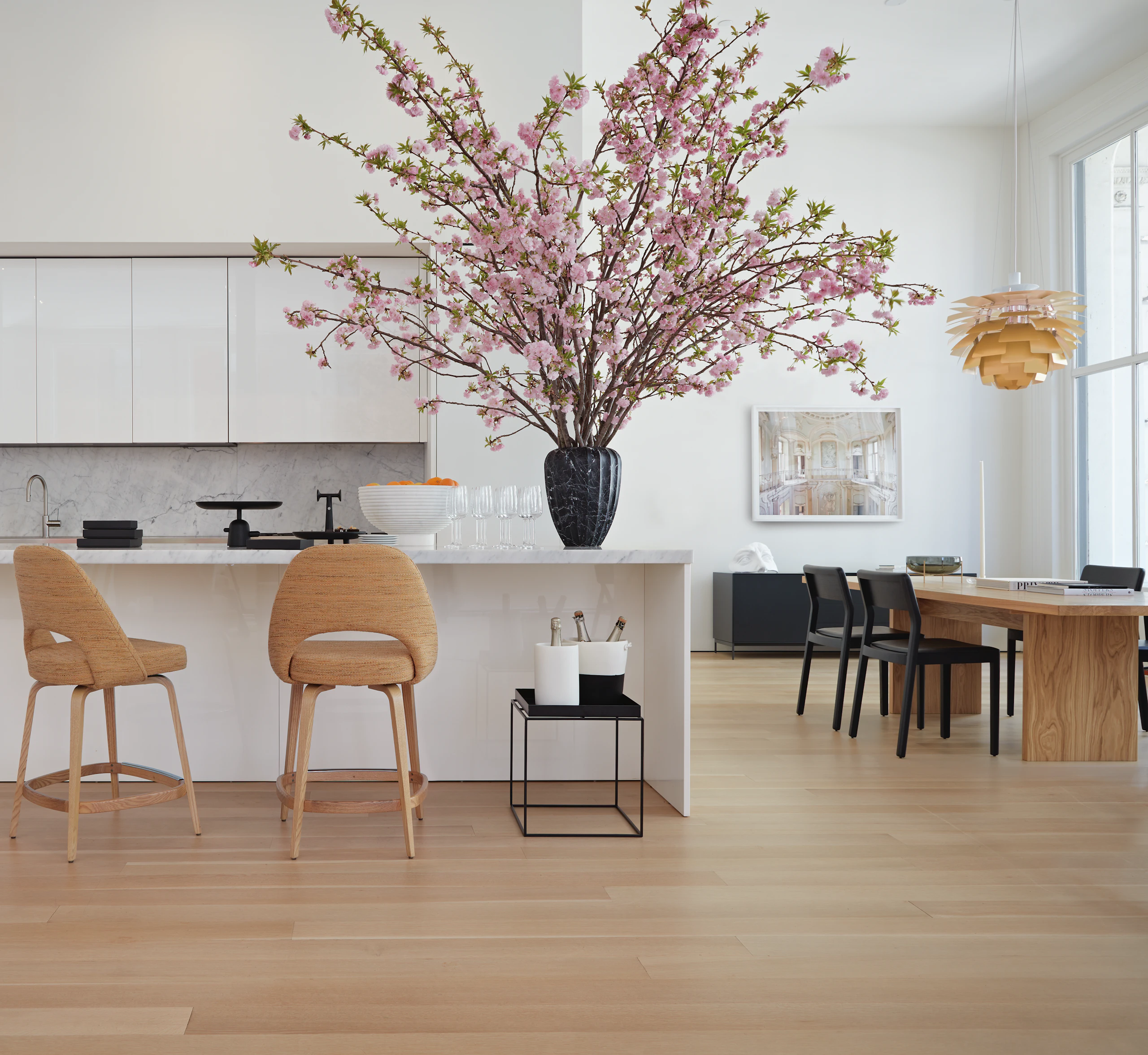 Saarinen Executive Counter Stool