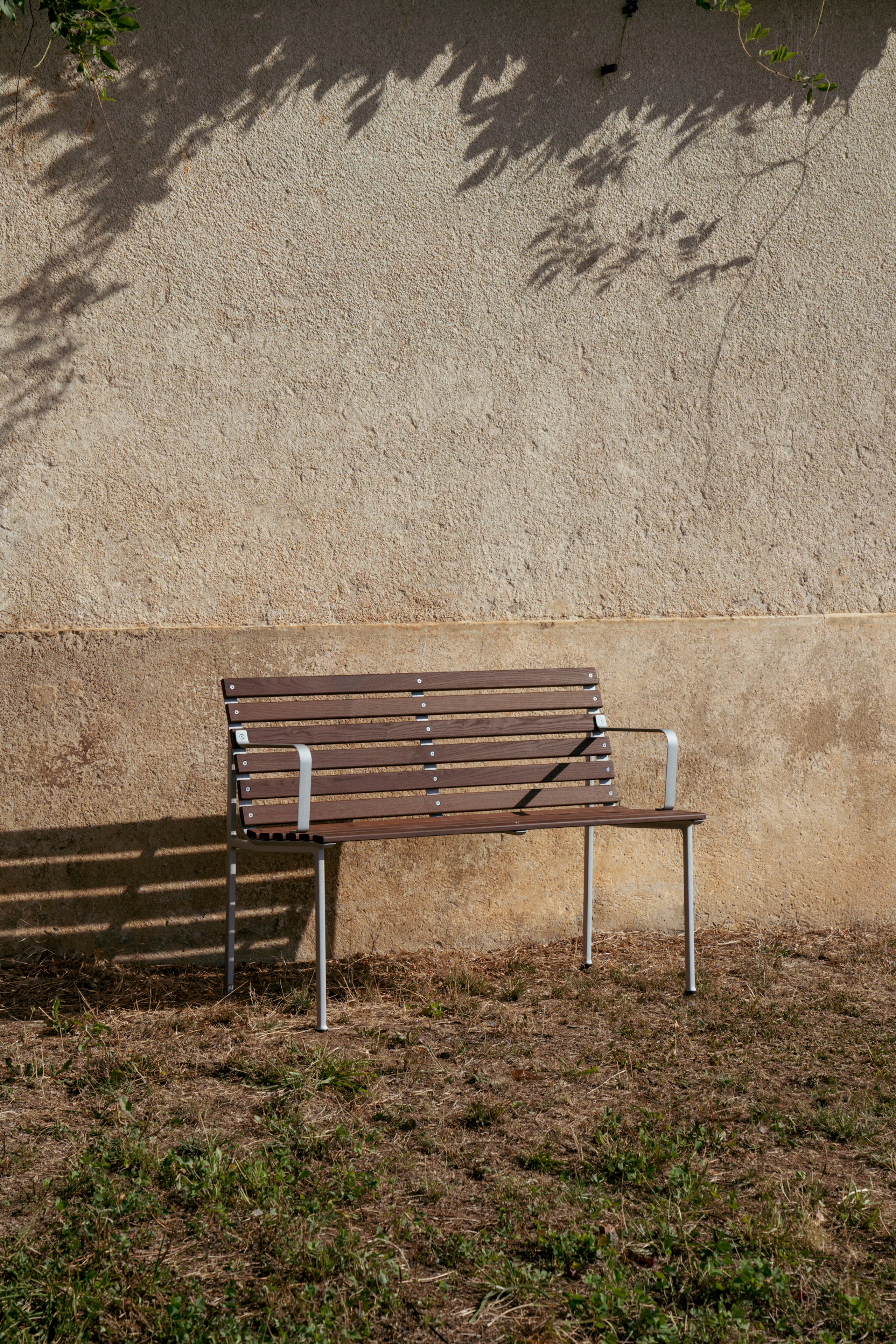 Traverse Dining Bench with Arms - Heat Treated Ash, Lacquered Aluminum Frame