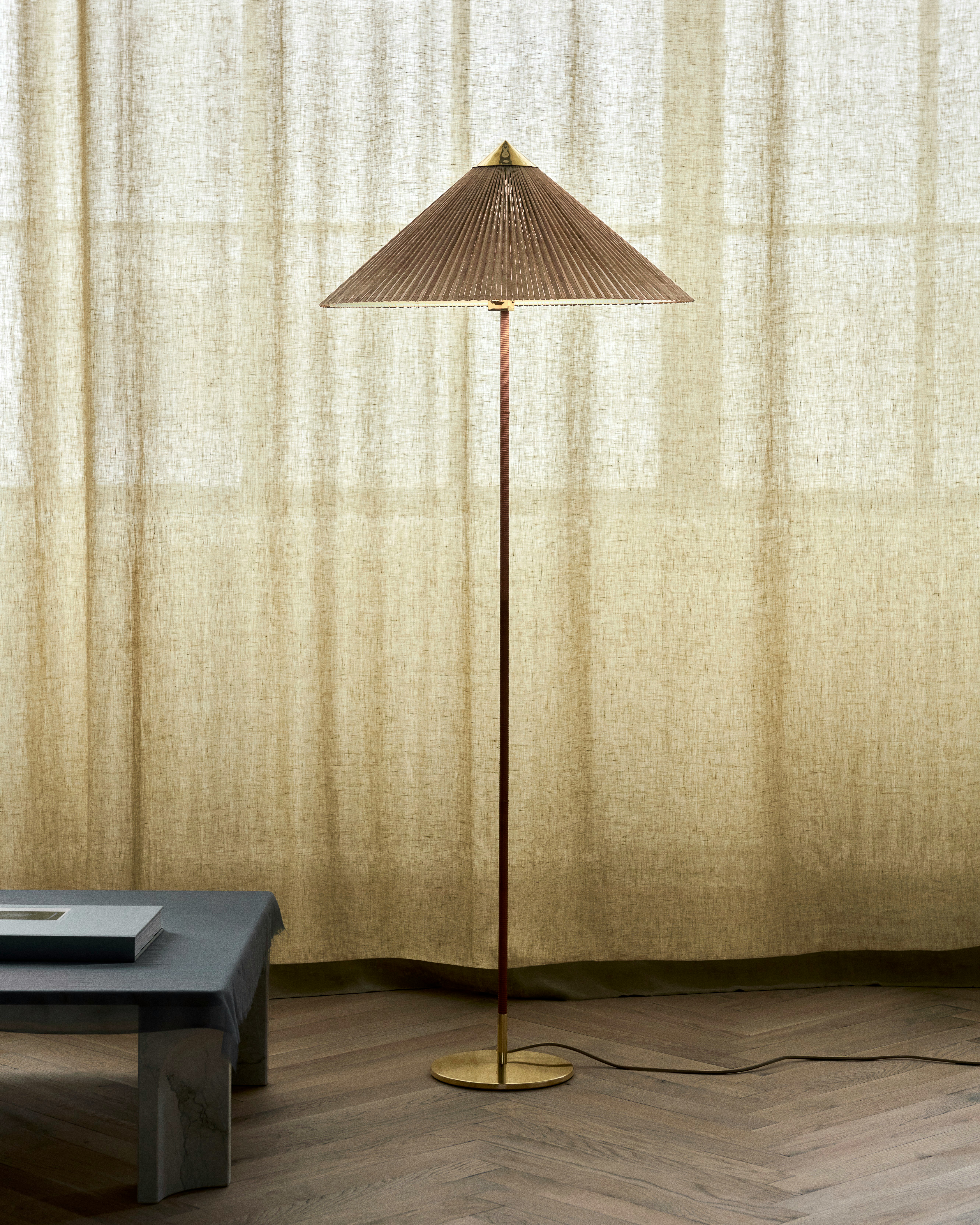 9602 Floor Lamp