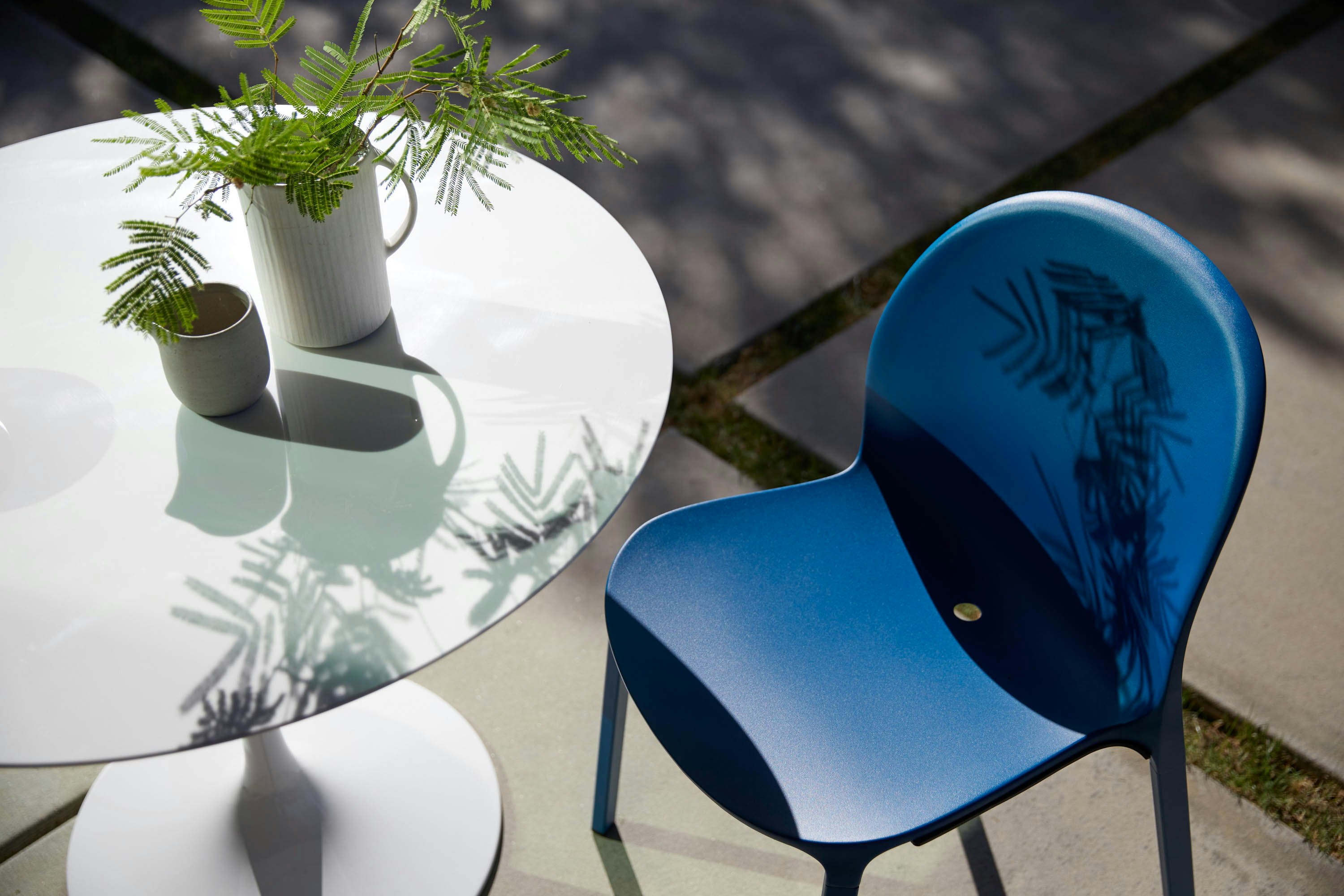 Saarinen Outdoor Dining Table Olivares Aluminum Chair