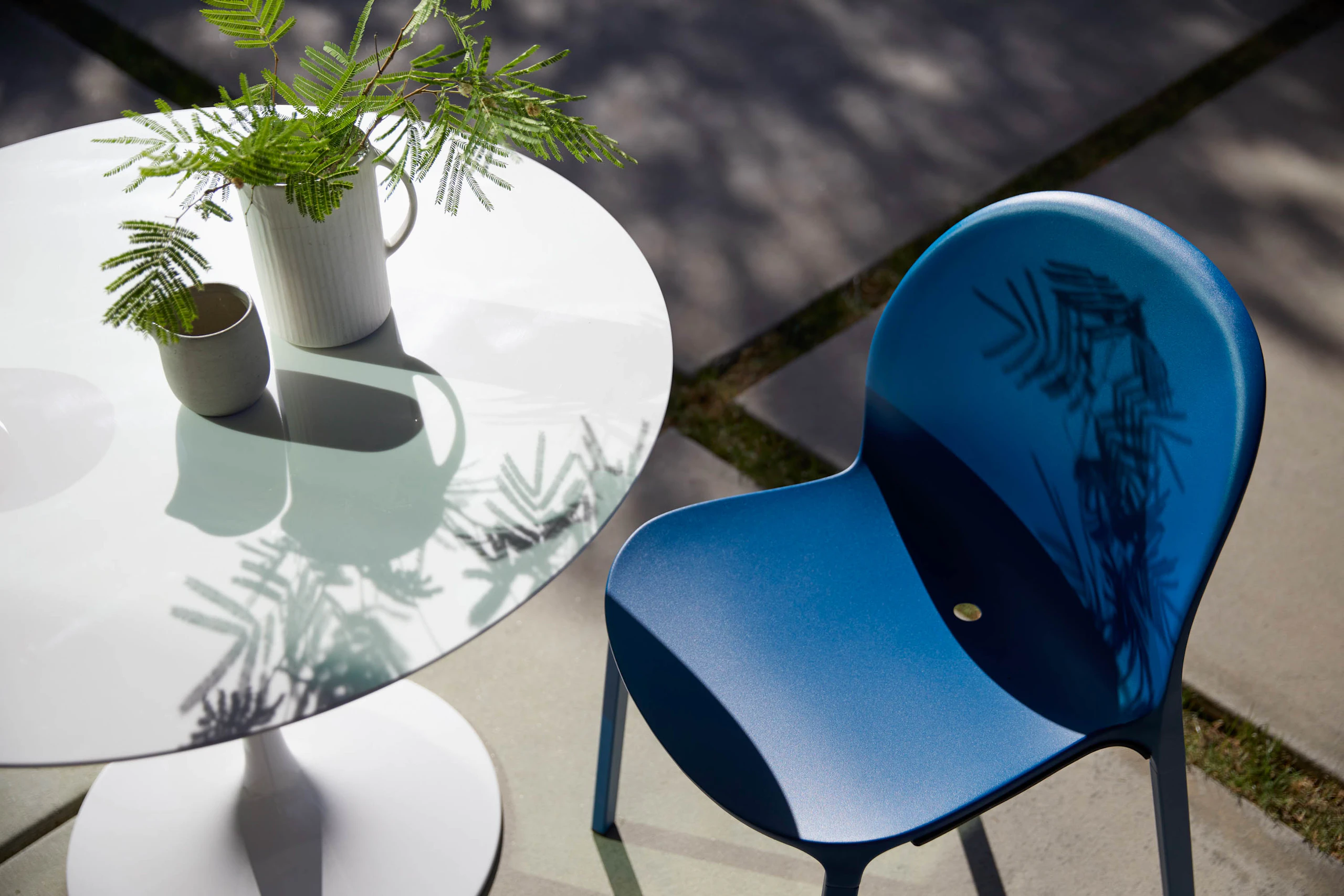 Saarinen Outdoor Dining Table Olivares Aluminum Chair