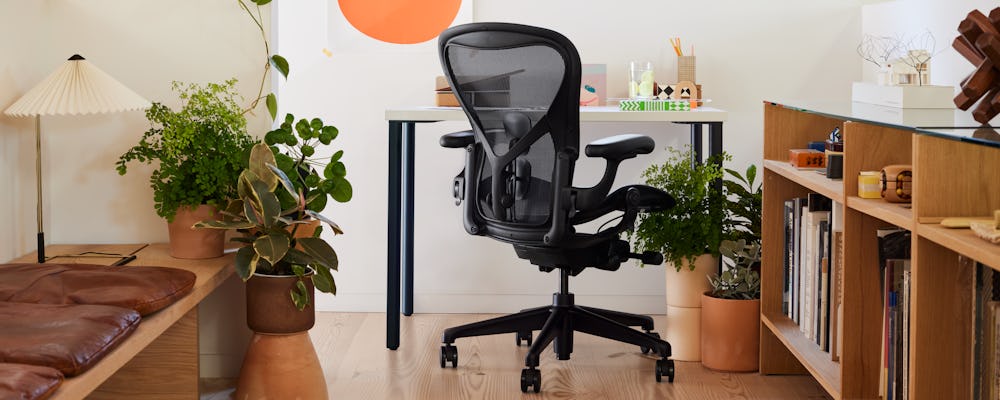 Aeron Chair,  OE1 Table,  Matin Lamp