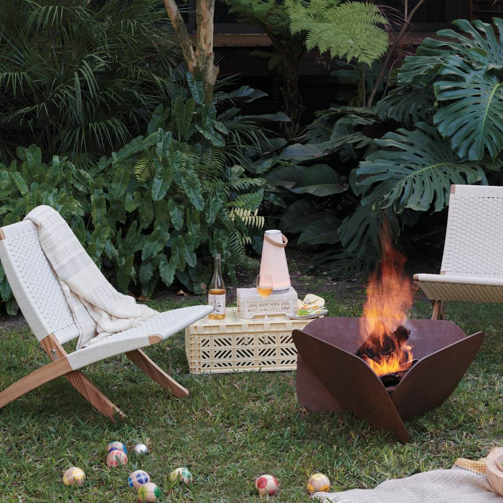Cuba Outdoor Lounge Chair with Plodes Petal Fire pit