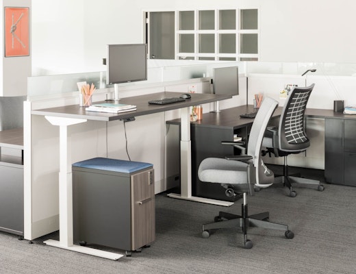 Tone Height-Adjustable Table Knoll Tone height-adjustable table with fully-painted white base and Remix ergonomic chair