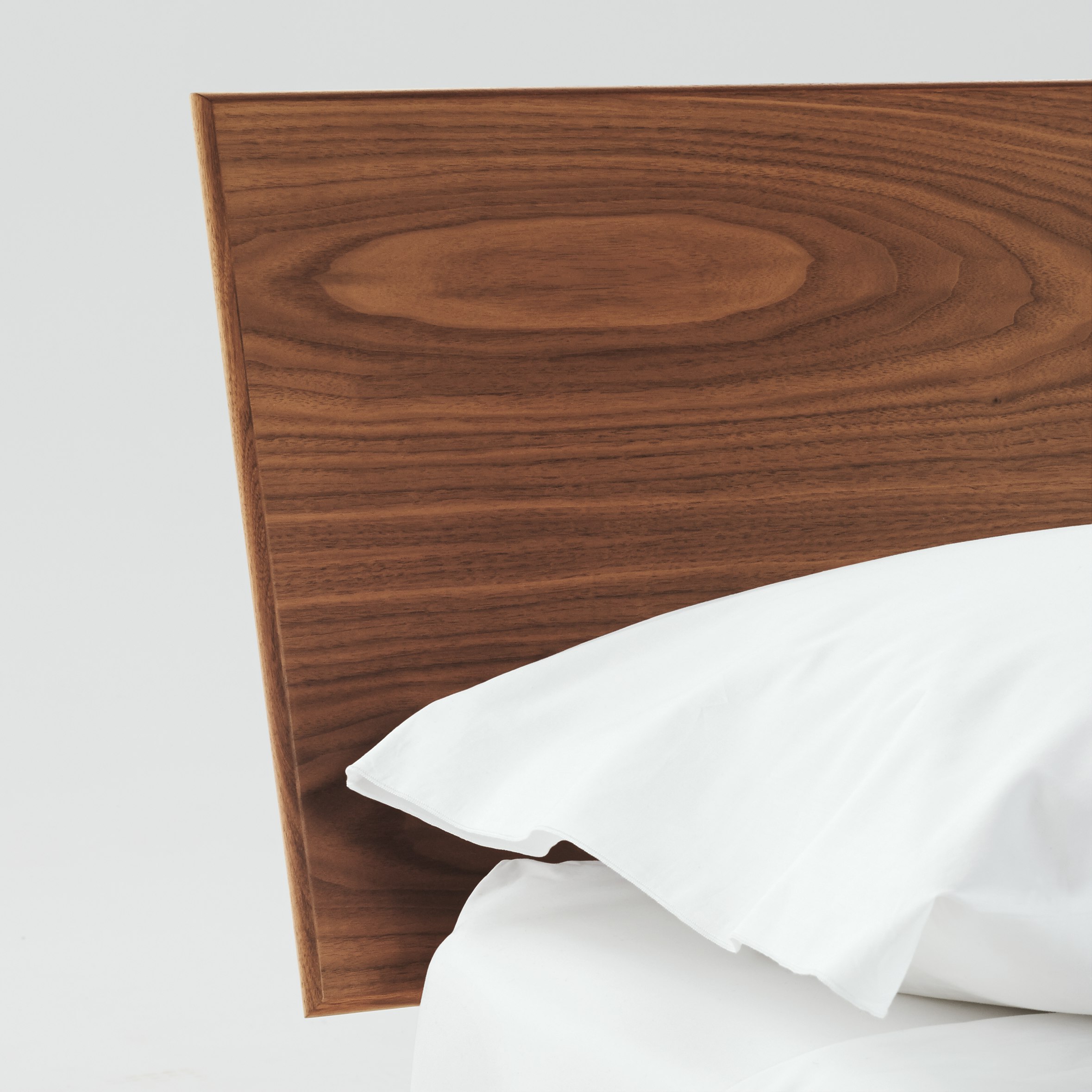 Nelson Thin Edge Bed, Queen