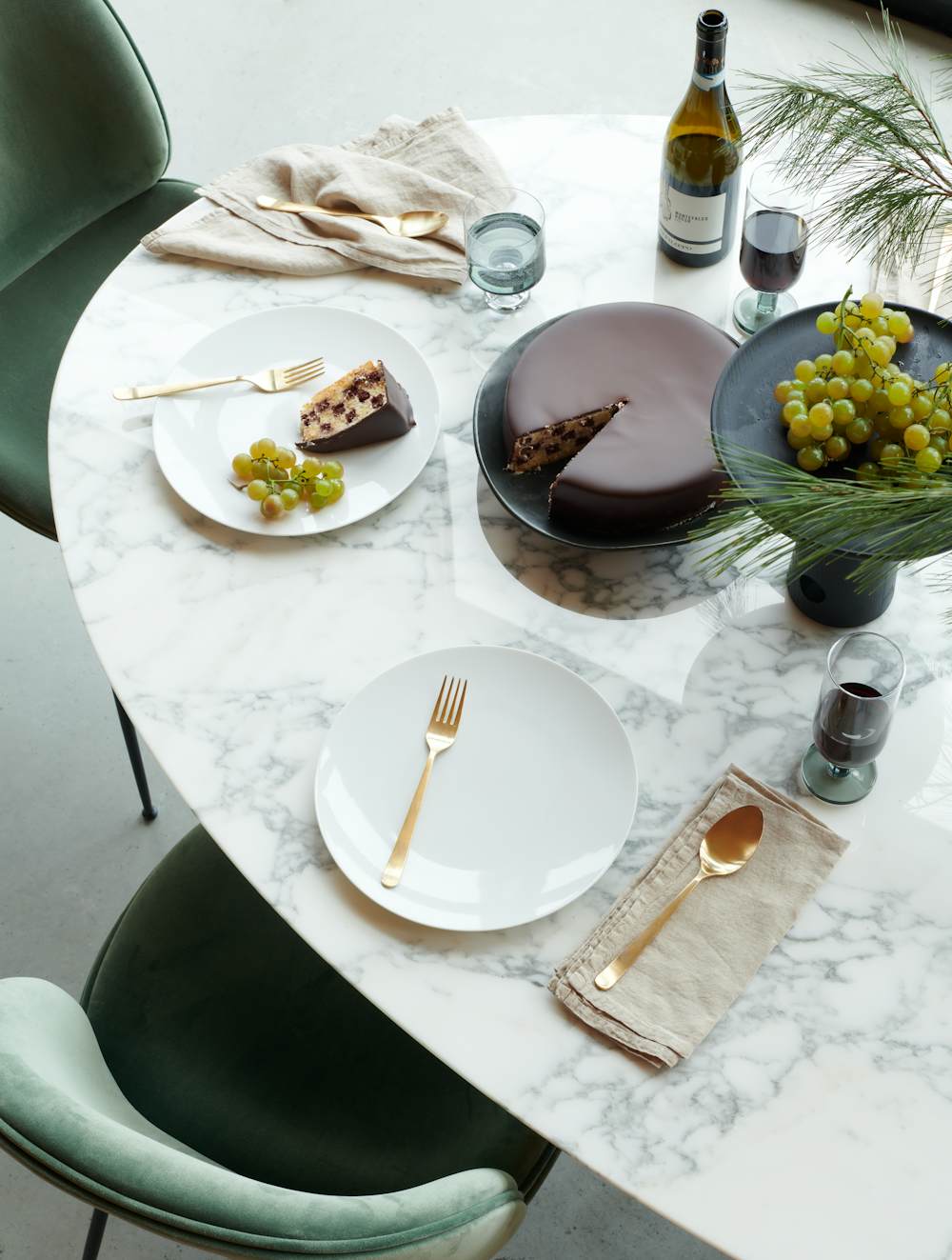 Saarinen Dining Table, Beetle Side Chair, Simple Linen Napkins - Set of 4, Almoco Flatware, TAC 02 Dinnerware Set, Reaction Poetique Centerpiece
