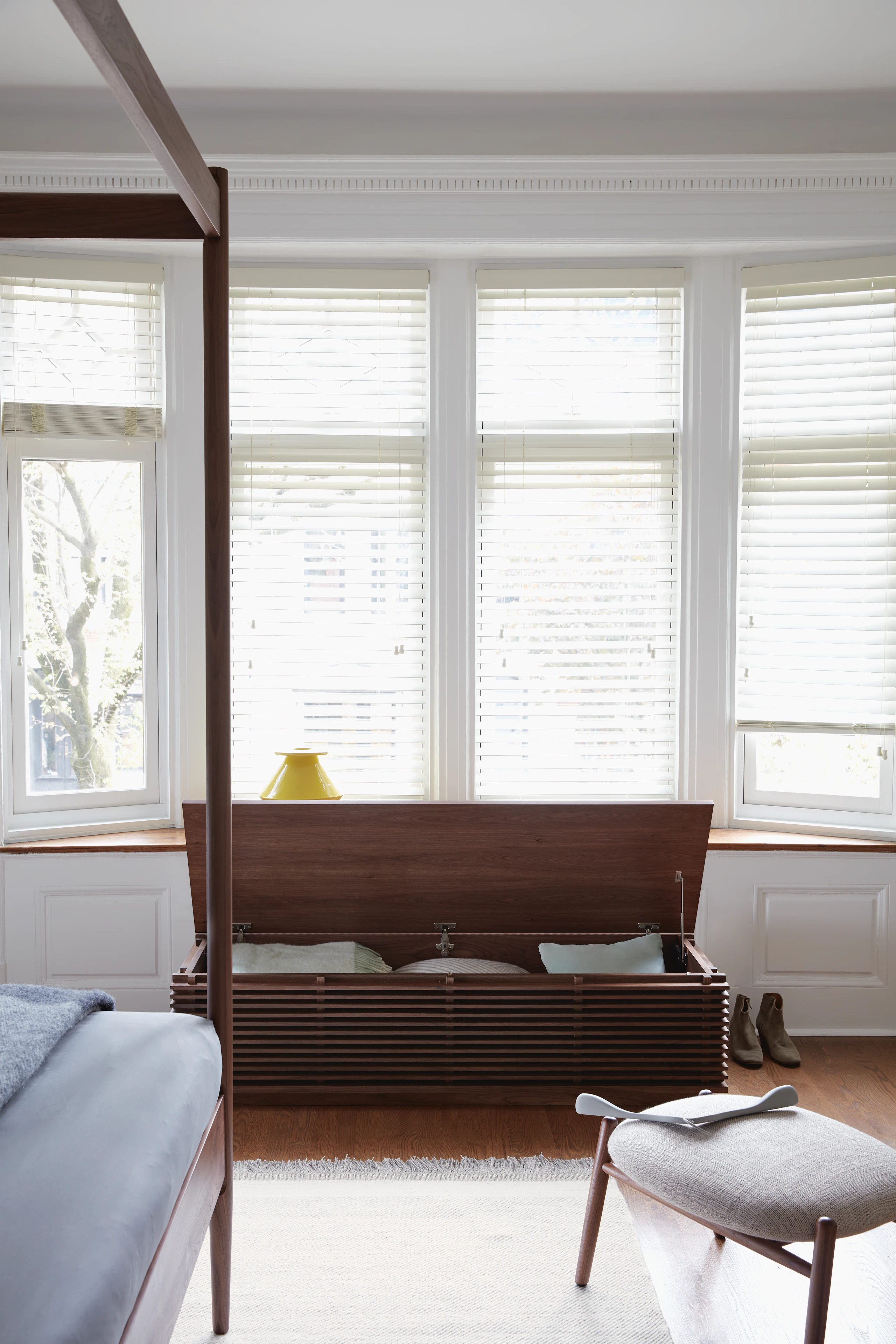 Line Storage Bench Large