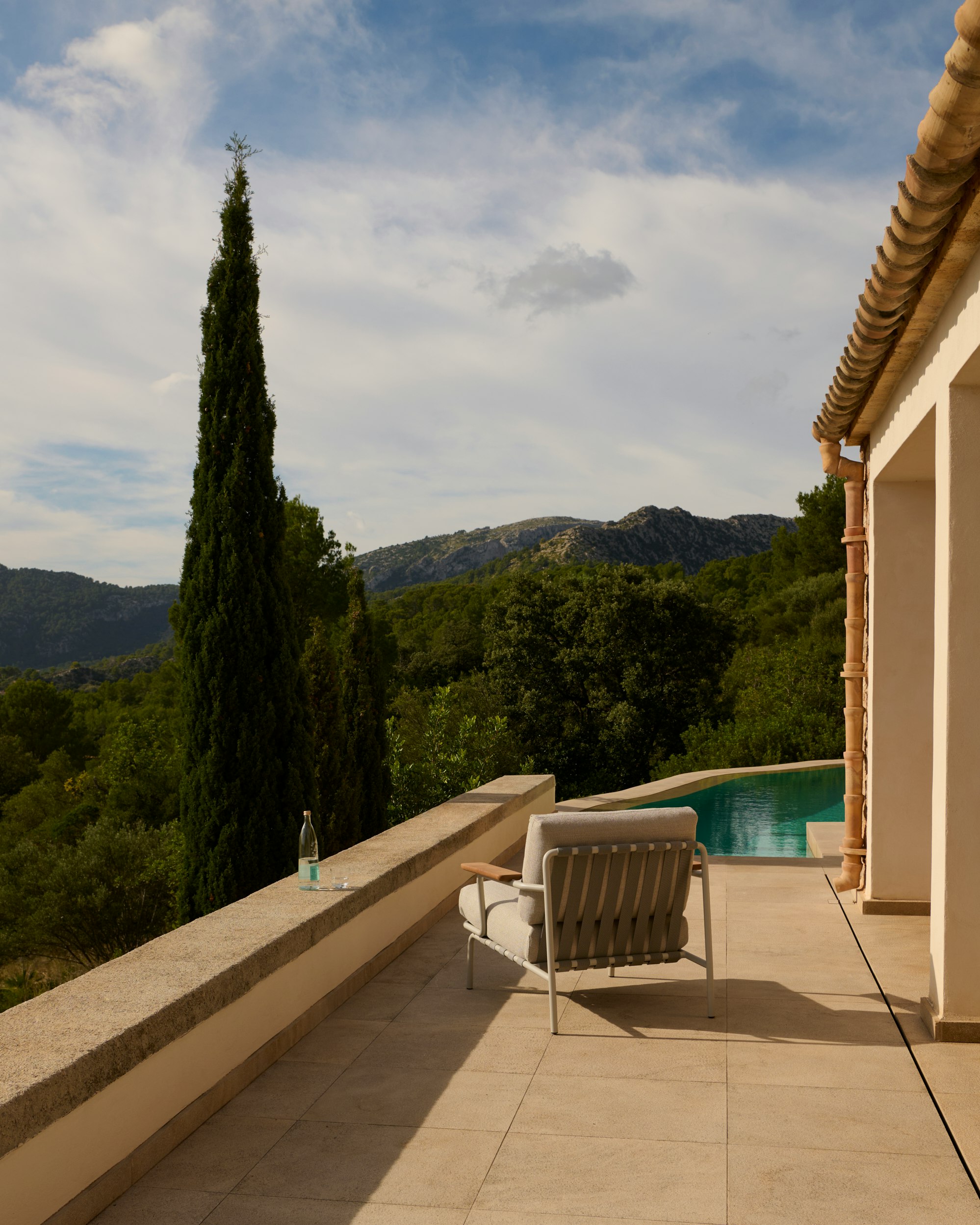 Settle Outdoor Lounge Chair