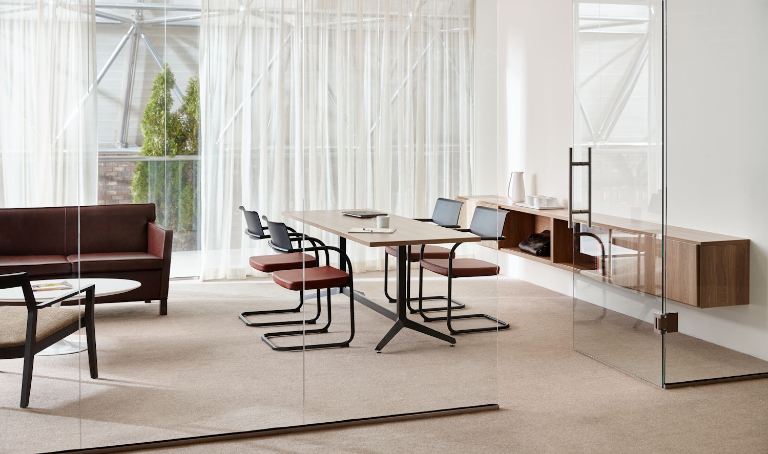 Knoll Essentials Anchor storage wall mounted Dividends Horizon Y-base table Moment chair Krefeld lounge Krusin lounge chair Saarinen Knoll Extra Marc Krusin Meeting Space Multi Use private office