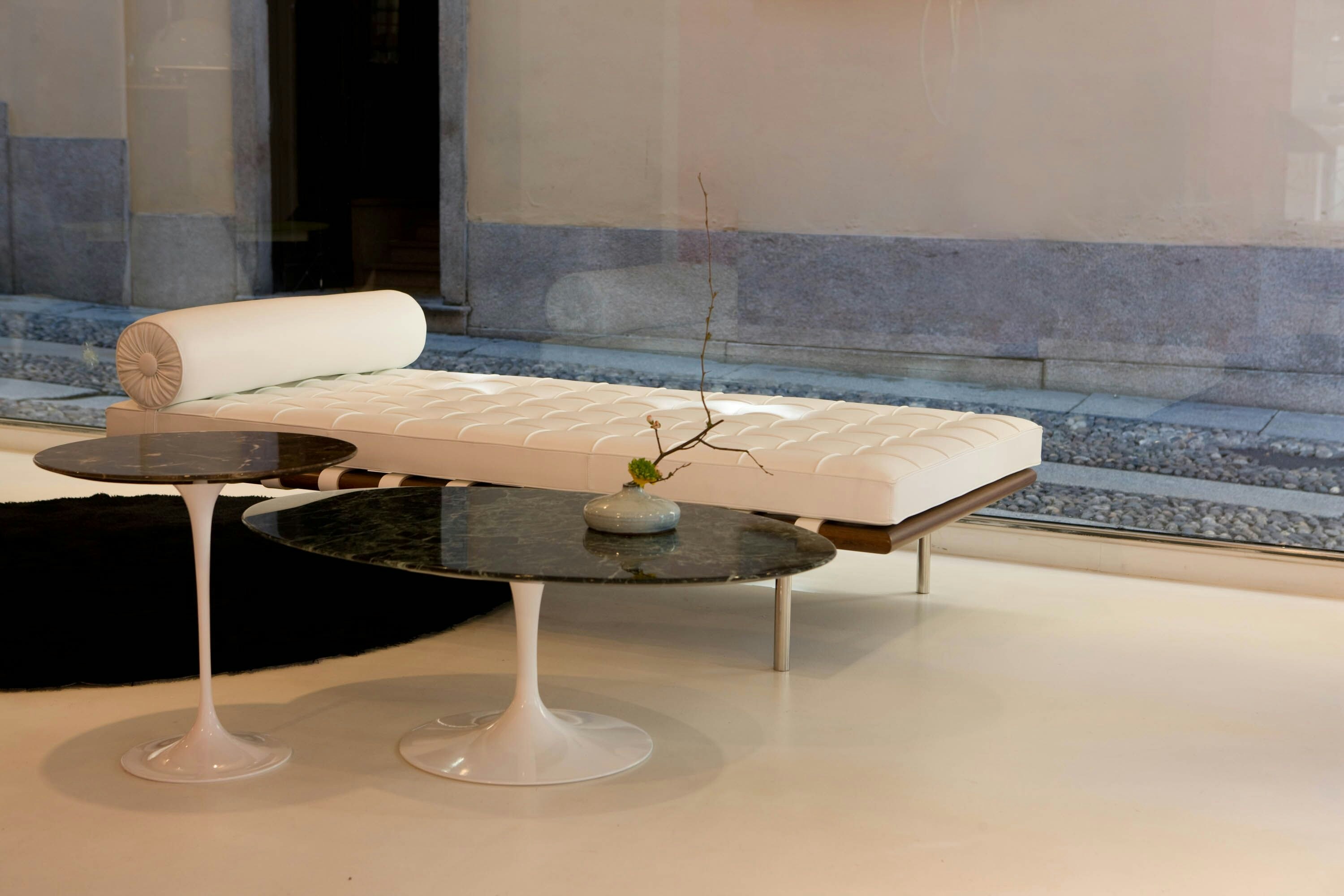 Eero saarinen coffee deals table