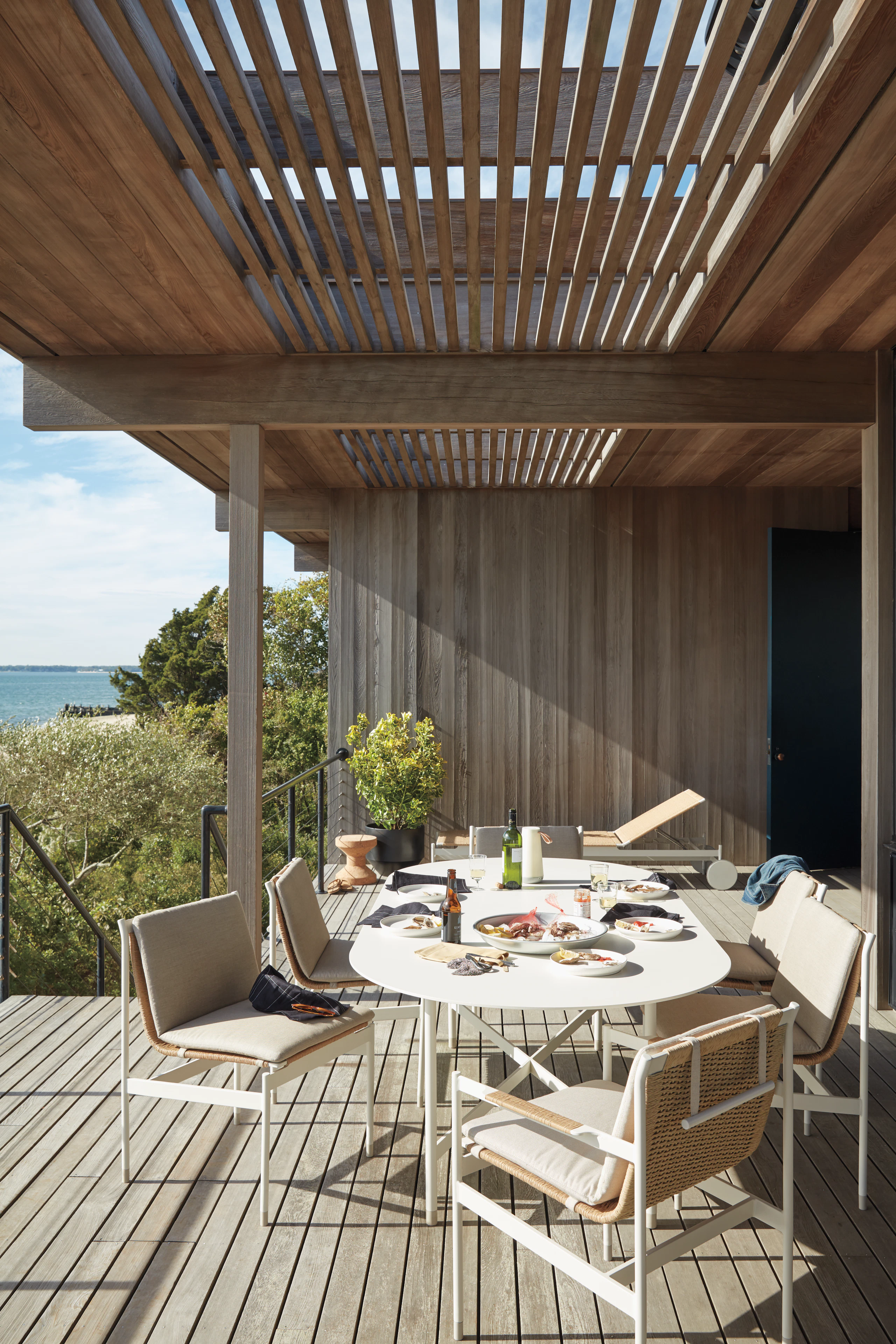 Sommer Oval Dining Table