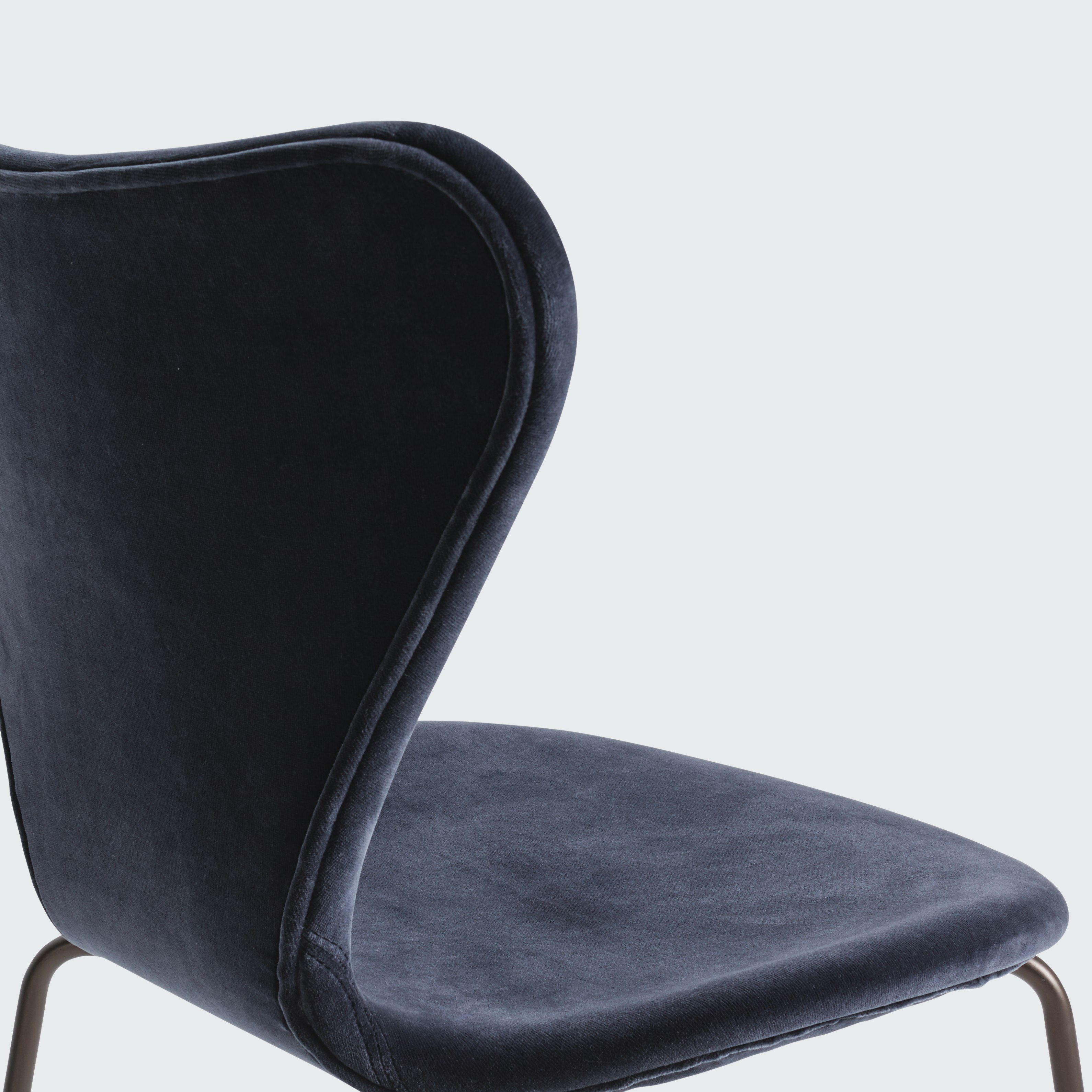 Series 7 Chair Velvet Editon