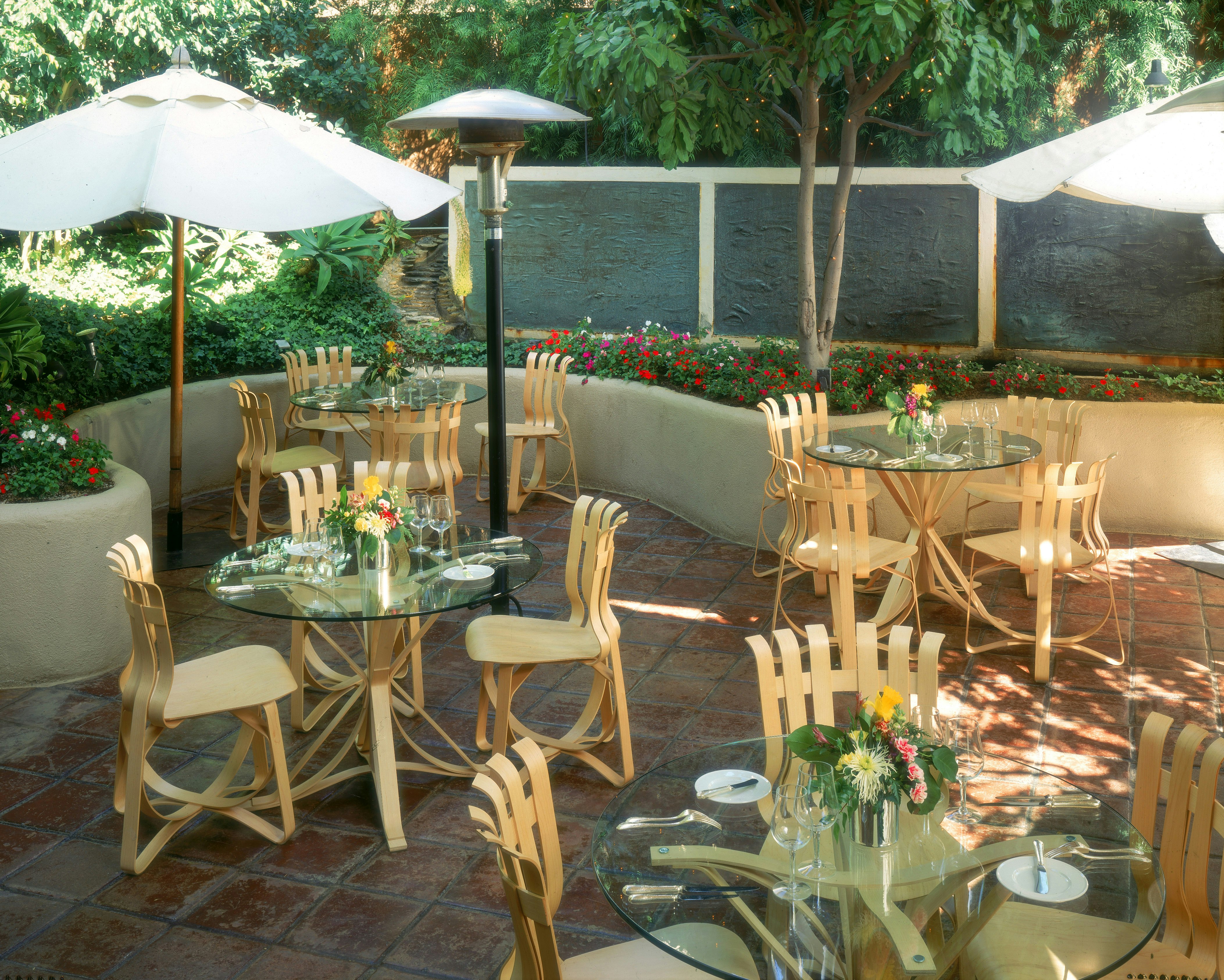 Frank Gehry Hat Trick Chairs and Face Off Caf Tables outdoor dining