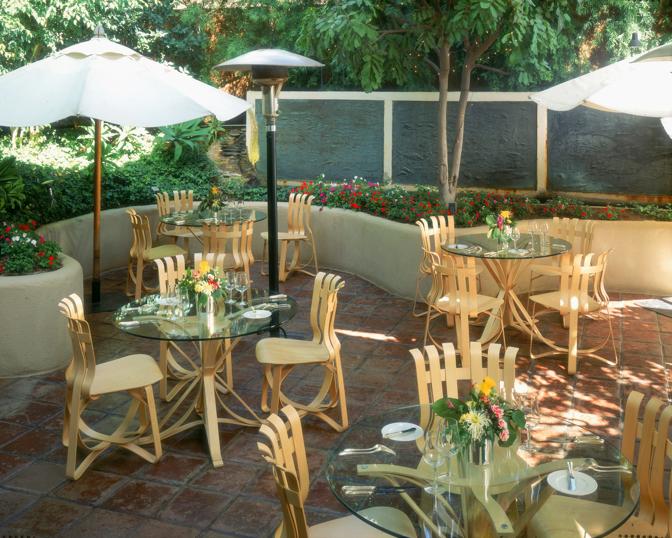Frank Gehry Hat Trick Chairs and Face Off Caf Tables outdoor dining