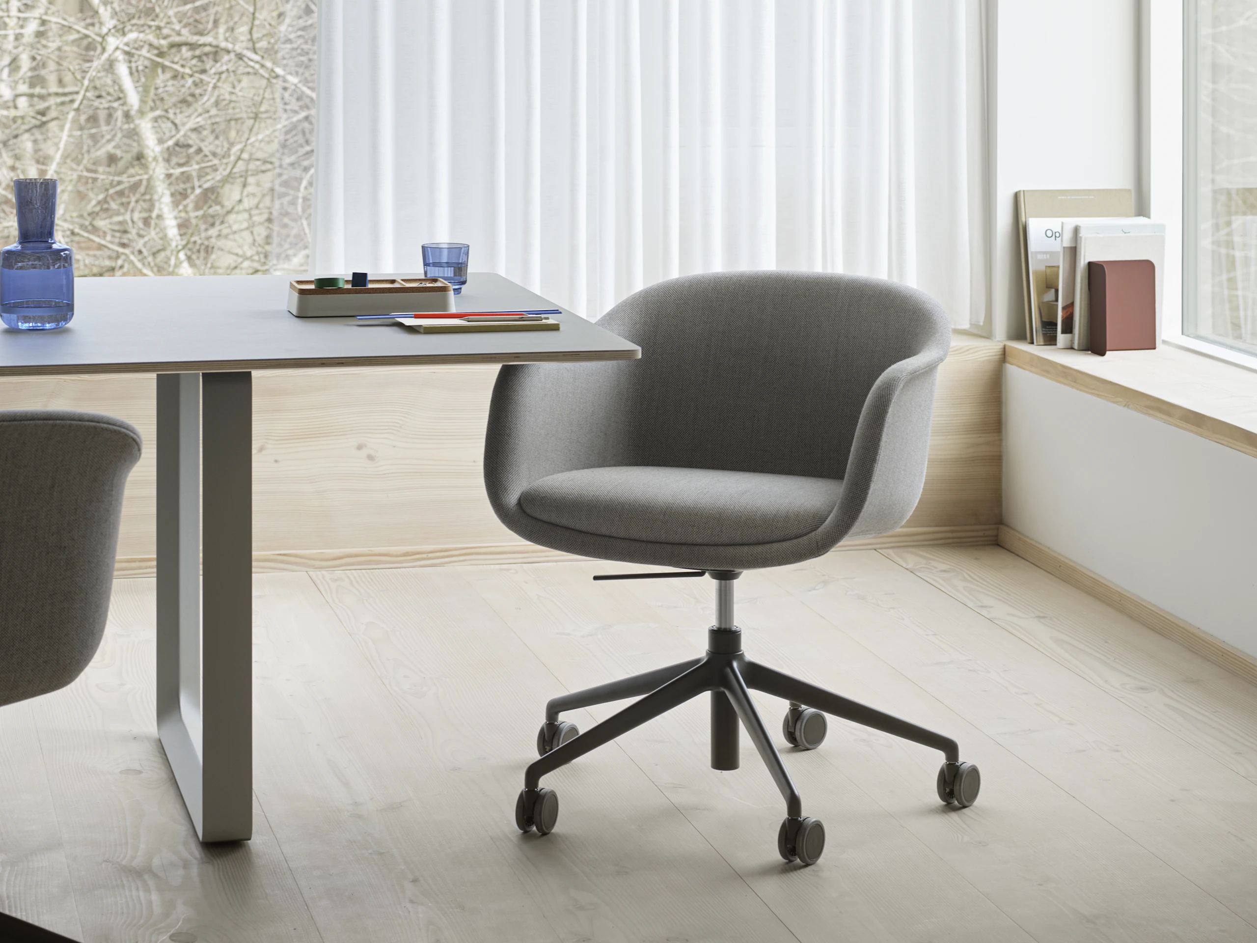 Fiber Conference Armchair - rewool 108 gas lift castors, 70/70 Table - grey, Raise Glasses - dark blue, Arrange Desktop