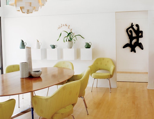 Saarinen Executive Chairs & Florence Knoll Table Saarinen Executive Chairs & Florence Knoll Table