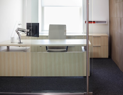 Reff Profiles Executive Height Adjustable Table reff profiles height adjustable desk high back remix chair storage sapper XYZ sparrow sparrow light spinnny beck beller collection neocon 2017 showroom perimeter planning